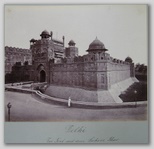 () Delhi - Das Fort mit dem Lahore Thor (Delhi - Red Fort Lahore Gate)